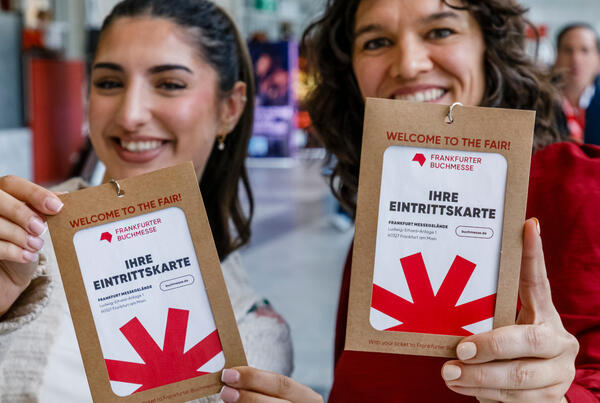 Visitors celebrating with tickets for Frankfurter Buchmesse 2026